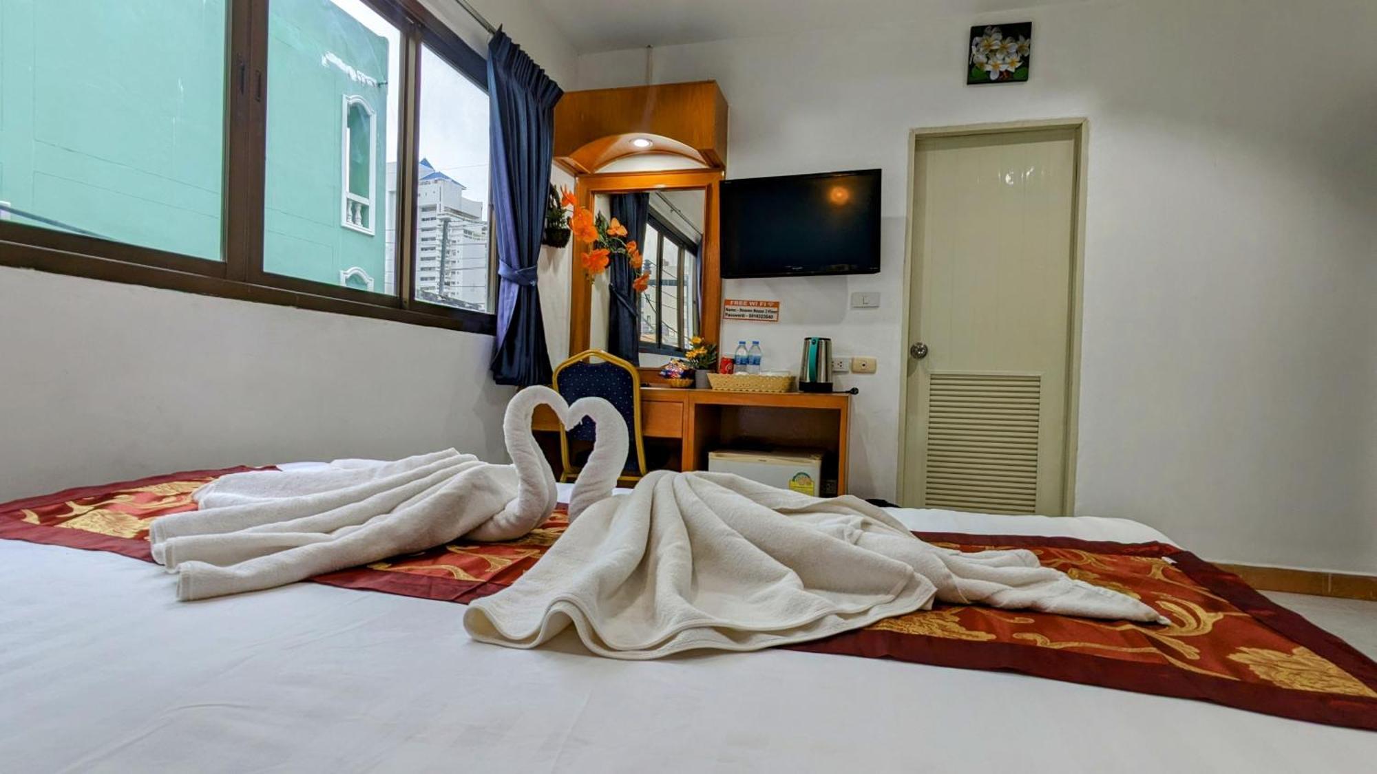 Heaven House Restro & Bar Otel Patong Dış mekan fotoğraf