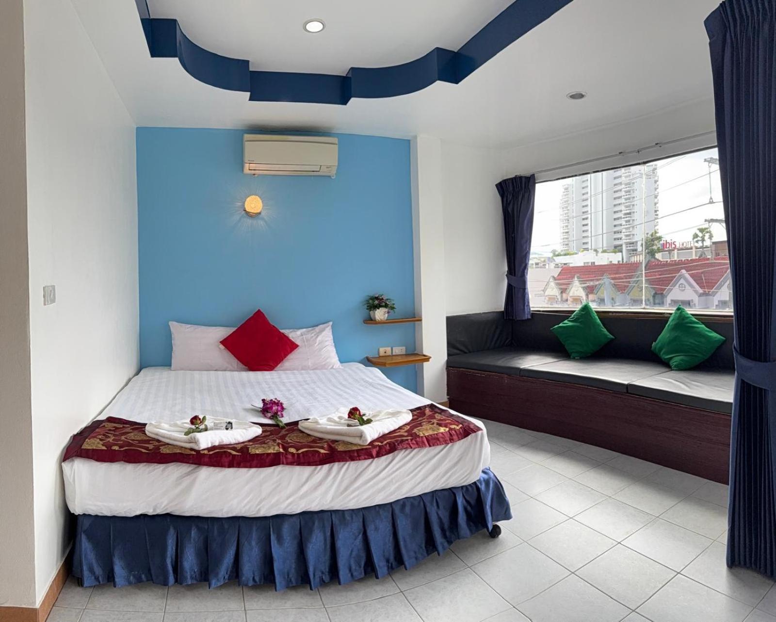 Heaven House Restro & Bar Otel Patong Dış mekan fotoğraf