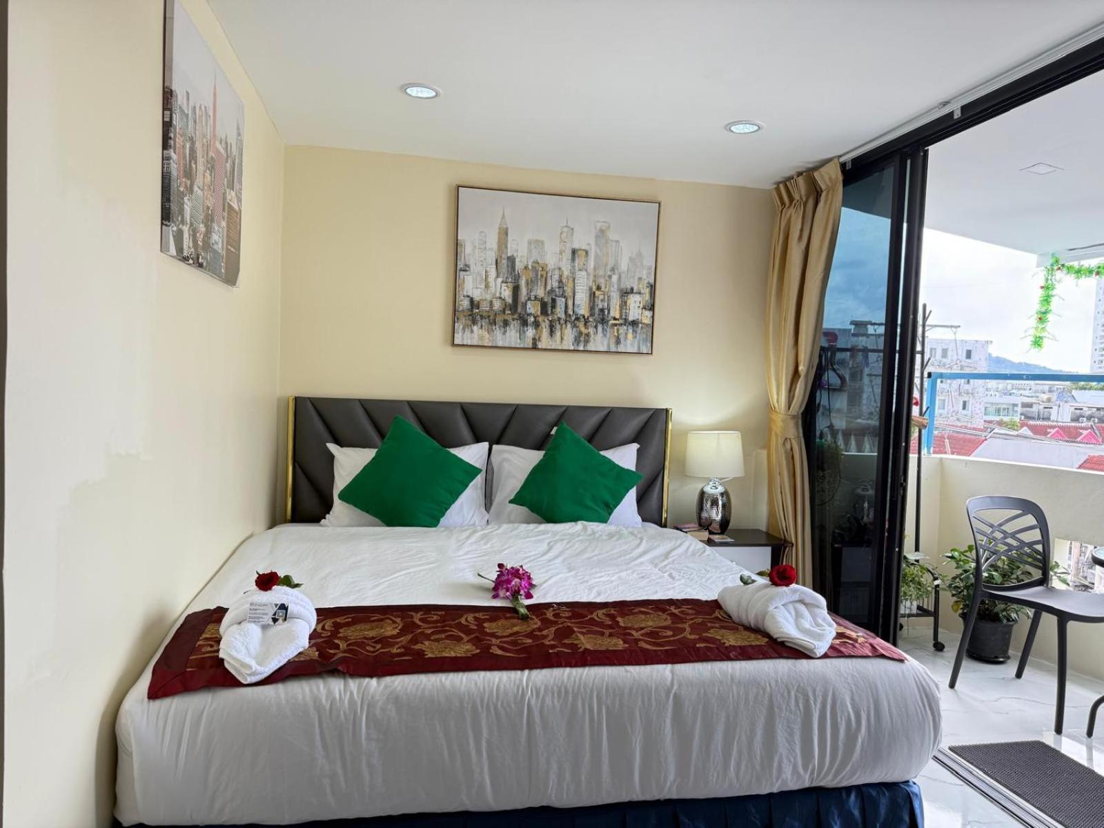 Heaven House Restro & Bar Otel Patong Dış mekan fotoğraf