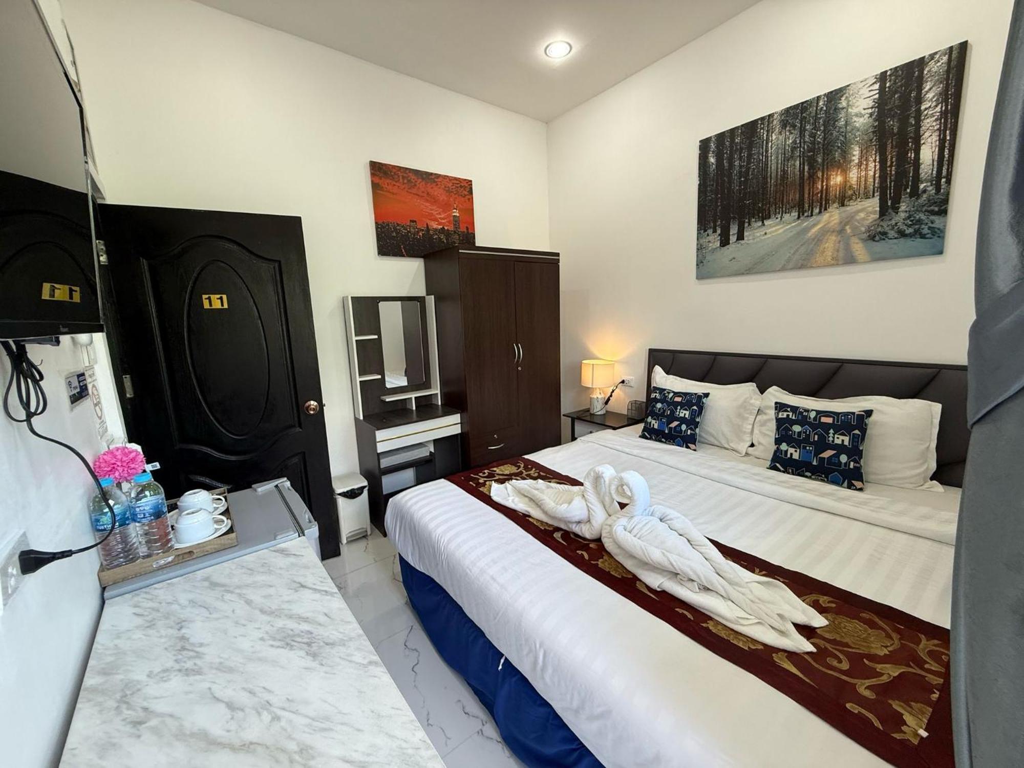 Heaven House Restro & Bar Otel Patong Dış mekan fotoğraf